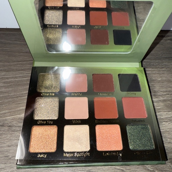 Violet Vose Eyeshadow Palette Olive You Forever New in Box - Picture 7 of 16